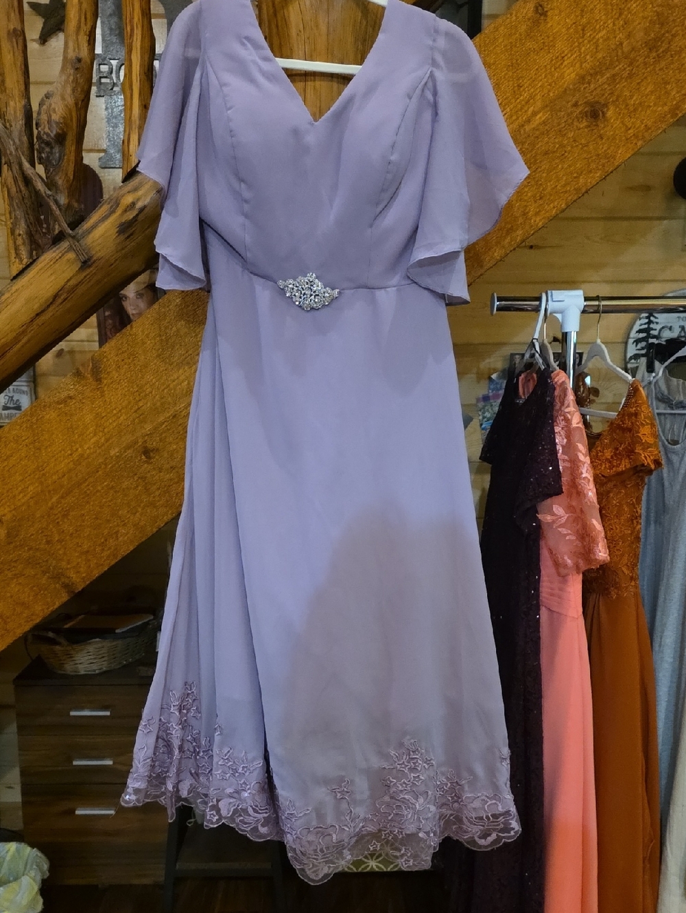 Elegant Lavender Lace-Trim Midi Dress